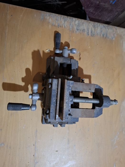 Suporte com coluna para berbequim