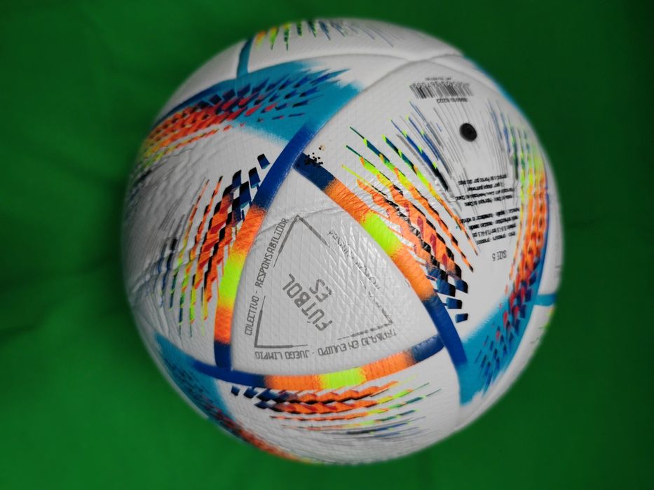 Футбольний м'яч безшовний