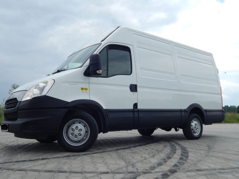 Iveco DAILY 35S15 2,3HPI L2H2 LIFT  Średni_Klima_Tylko-163-Tyś_km_Hak-3,5t_Super-stan_Polecam_Zadbany