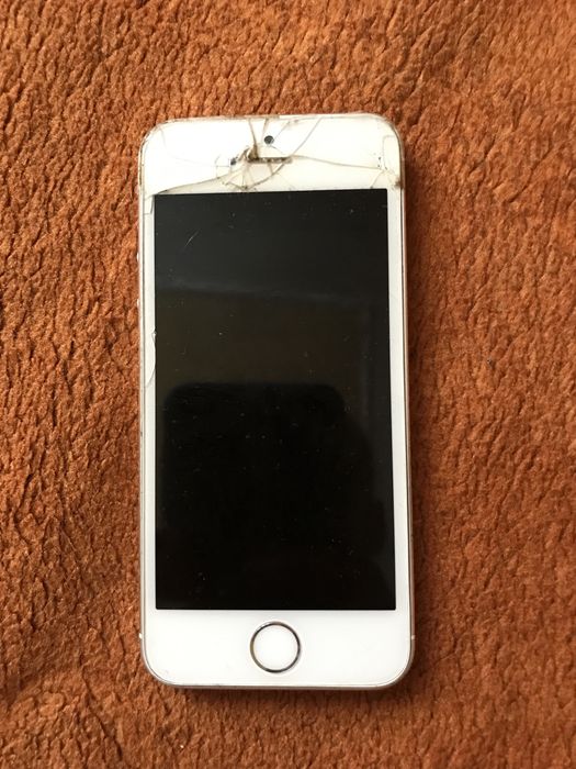 iPhone 5s 16 gb + запчастини+оригінальні навушники.