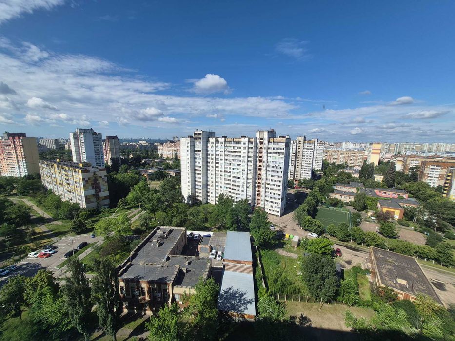 Продажа 3-х кім квартири вул. Рональда Рейгана, 9