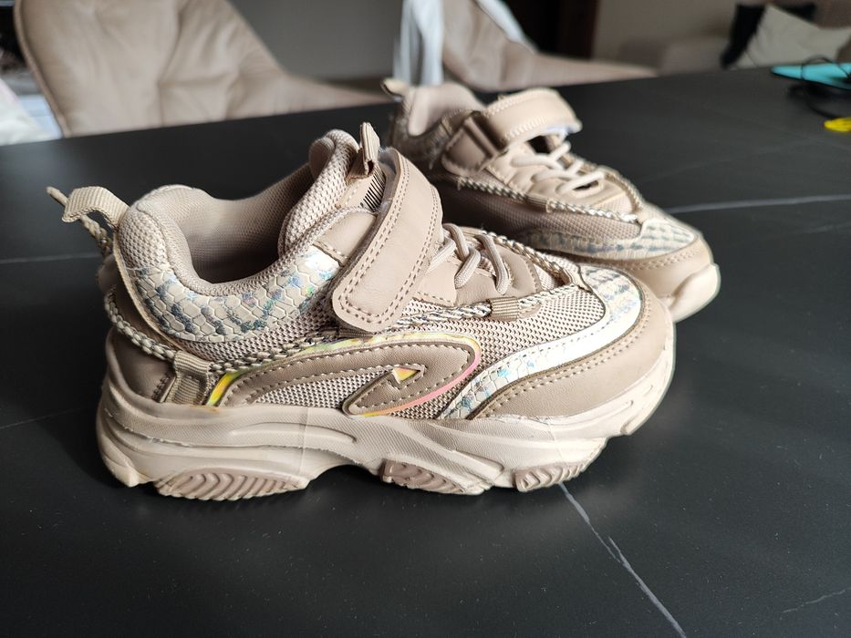 Кросівки для дівчинки