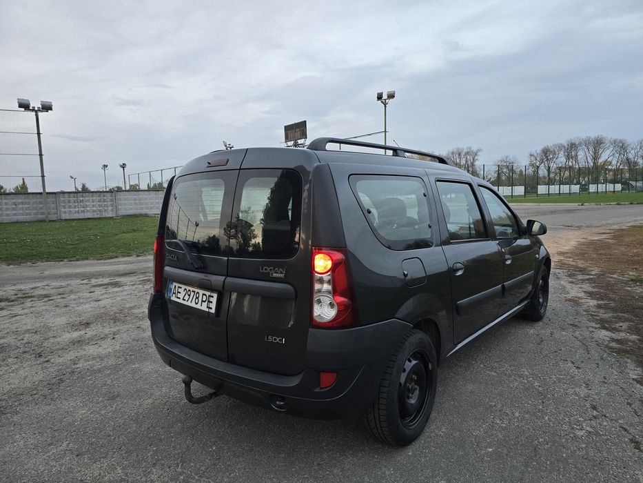 Dacia Logan (7 МІСЦЬ)