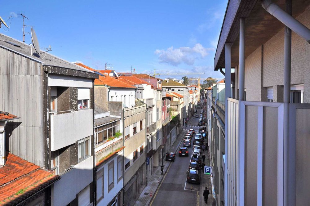 Arrenda-se T1 Mobilado e Equipado – Rua Miguel Bombarda, Porto