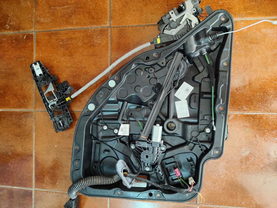 Mercedes W213 E220 Todo o Interior mecanica da porta Traseira lado condutor. Inclui vidros fumados. A118515, A2139002722, A2137600100, A2135400743,etc