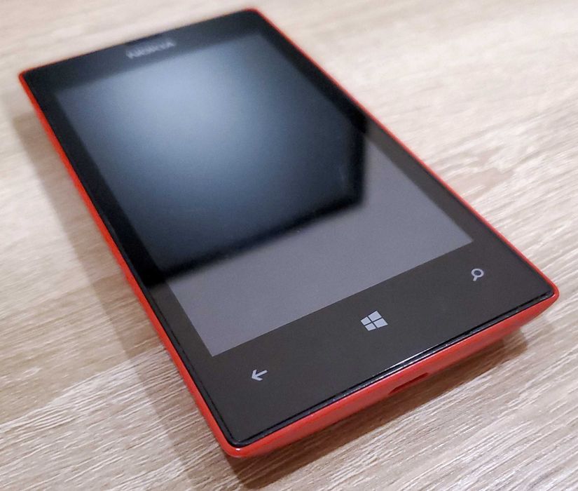 Tелефон Nokia Lumia 520