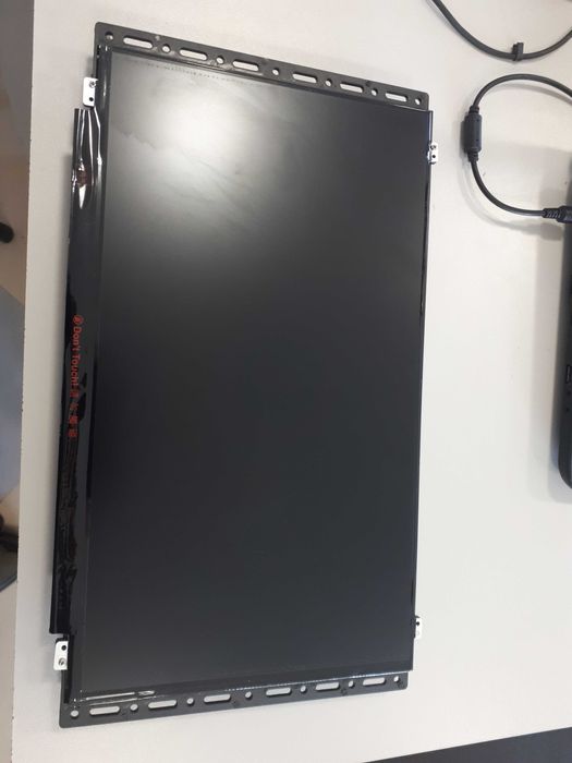 Портативний IPS монітор 15.6 для реклами з вбудованим плеєром