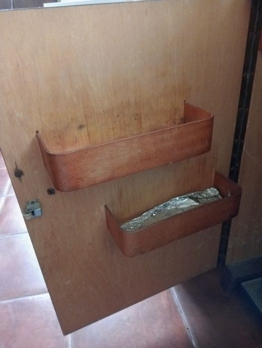 Máquina de costura com móvel