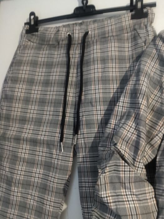 Nowy z metką garnitur w kratę