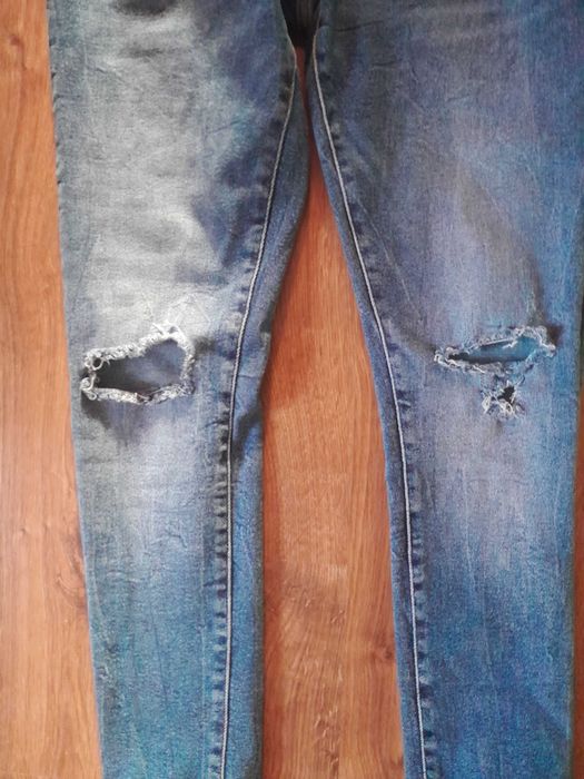 Jeansy męskie slim River island z dziurami 36/32