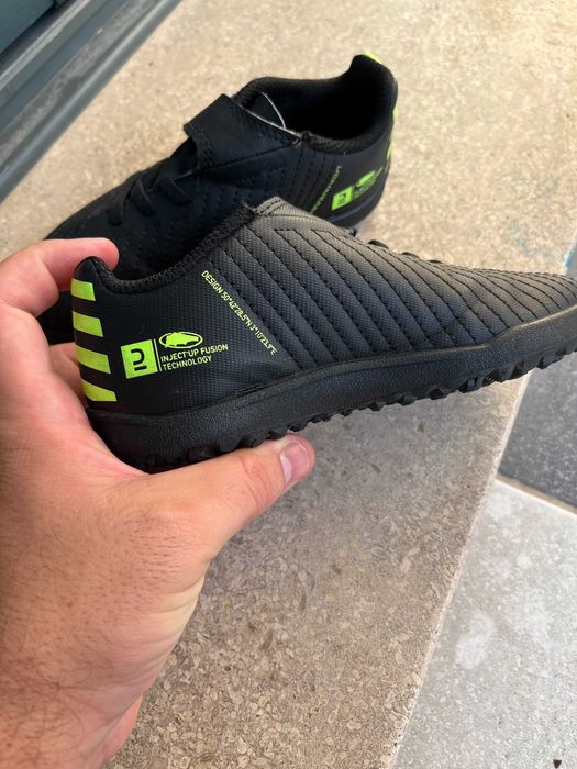 Chuteiras de Futebol p/Criança KIPSTA - Tam 28 - Como novas