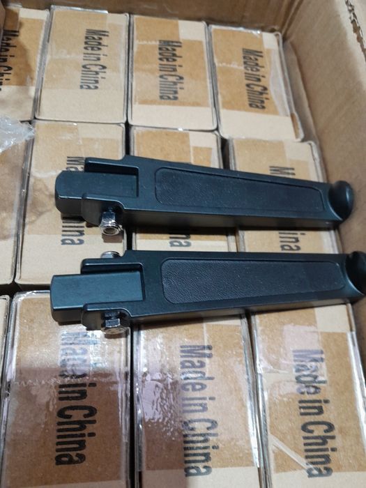 28 Pousa pés retratil de aluminio para ebike