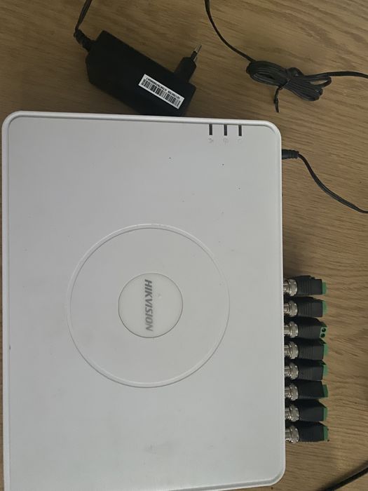 Видеорегистратор Hikvision DS-7116HQHI-K1