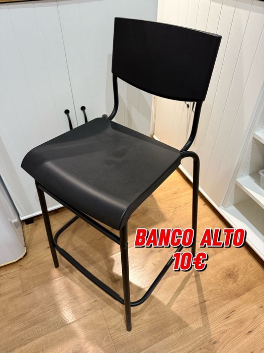 Mesa e 1 cadeira alta