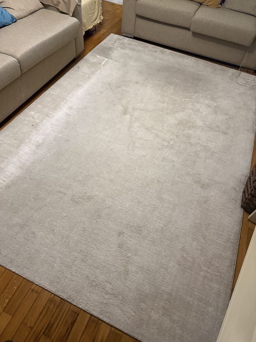 Tapete grande claro para sala elegante, confortável e versátil