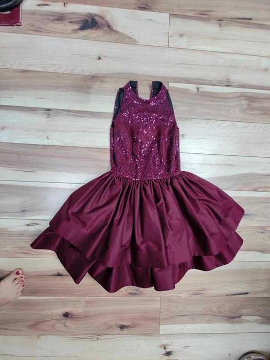 Elegancka rozkloszowana sukienka Lavika z cekinami