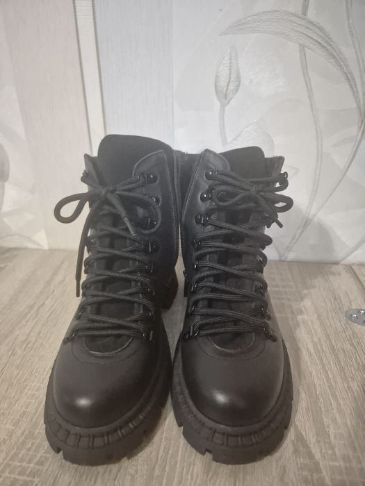 Нові черевики демісезонні 38