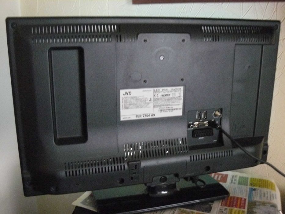 Telewizor z pilotem bdb. stan led Dvbt 2  Hevc + SAT