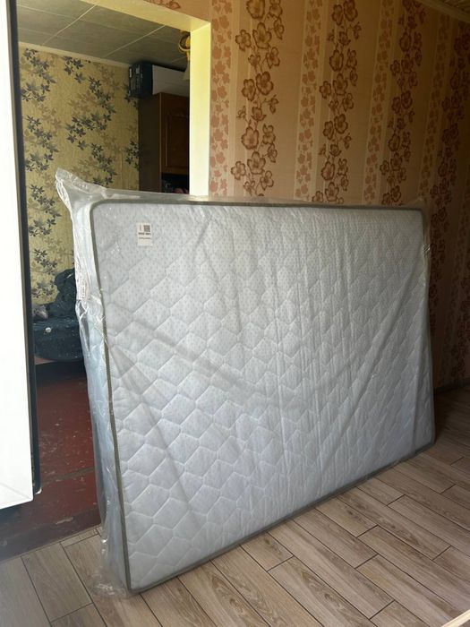 Продам ліжко з матрацом