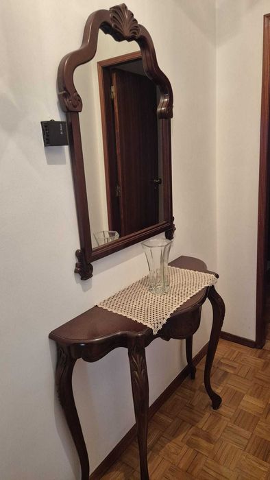 Aparador com espelho