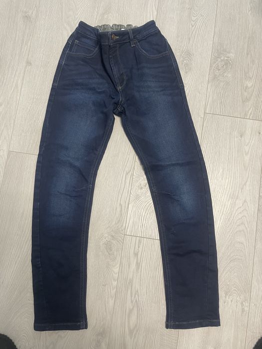 Продам джинсы на мальчика!