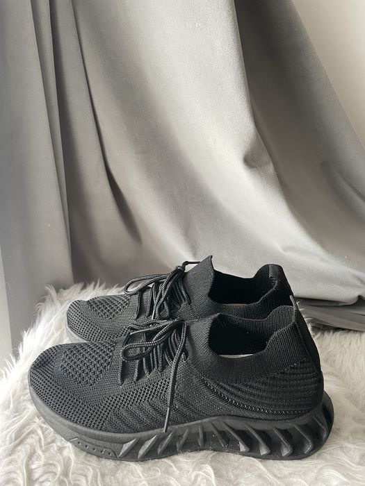 Nowe siatkowe czarne buty rozm. 36