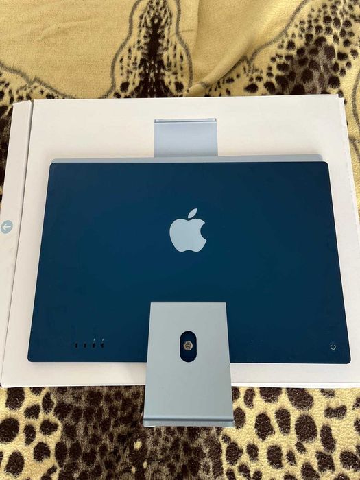iMac Apple M3 24” Azul – Como Novo | 8GB RAM + 512GB SSD