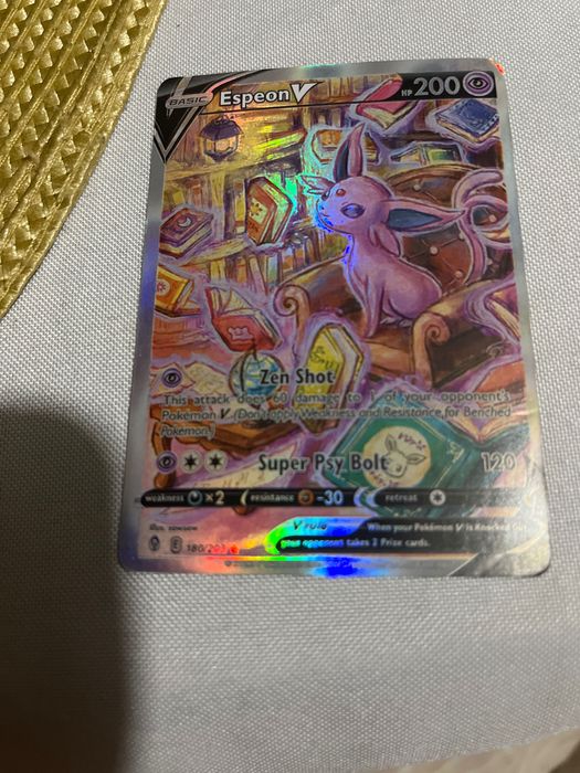 Carta de Pokémon rara em ótimo estado