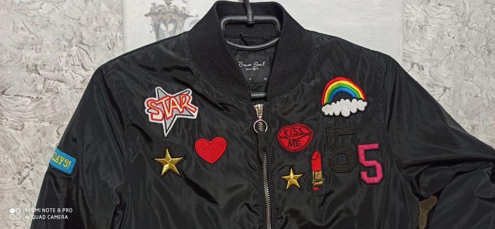 Стильний бомбер для дівчат