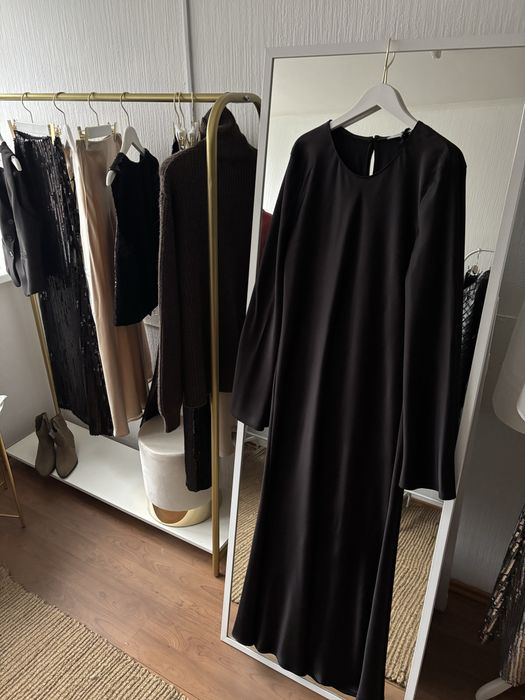 Сукня максі чорного кольору