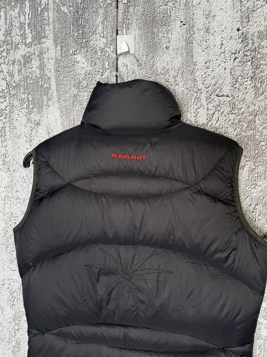 (Розмір S)Жилетка Mammut пуховий 650+ Down Fill Power безрукавка