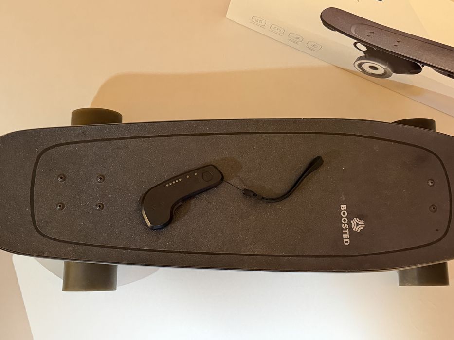 Boosted Mini X — excelente estado + ShredLights