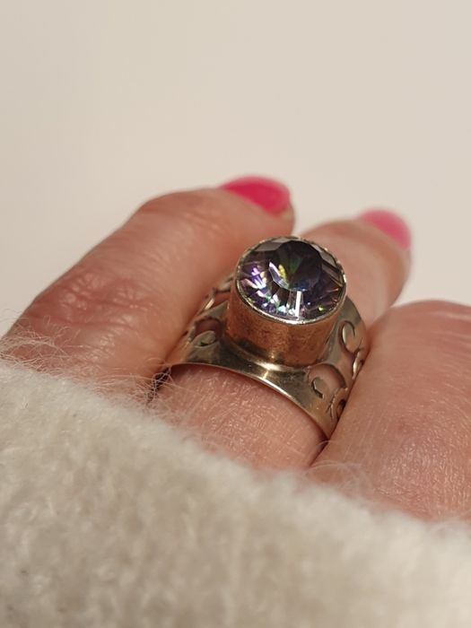 Śliczny autorski pierścionek srebro 925, szlifowany kamien