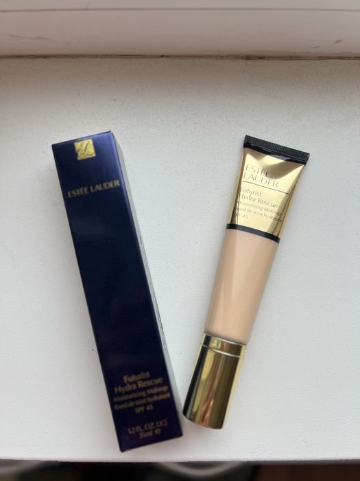 Тональний estee lauder futurist hydra 2n1