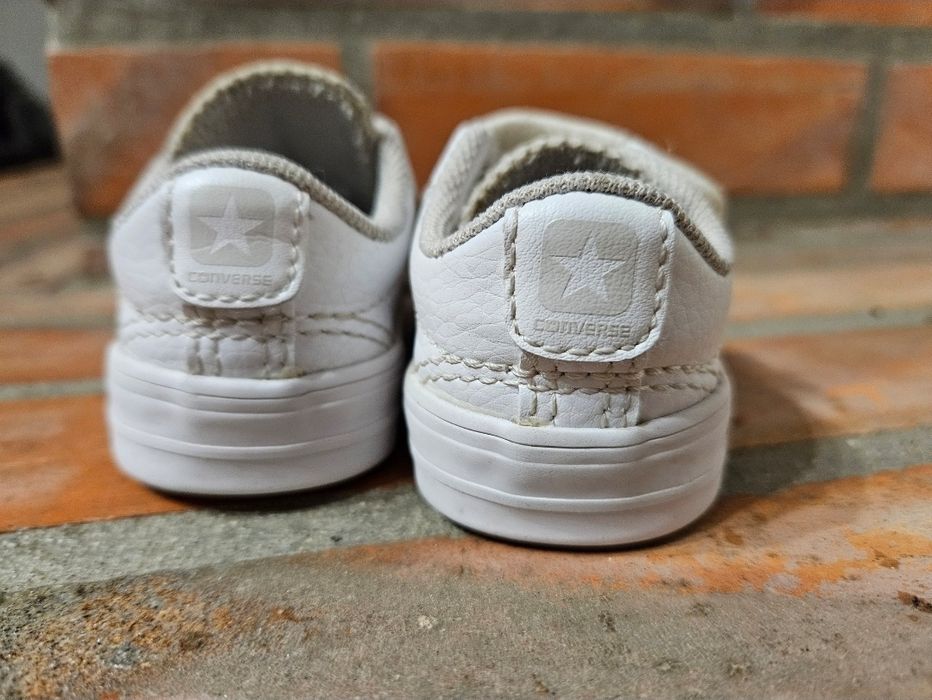 Ténis All Stars brancos (tam 18) como novos

Ténis com pouco uso, muit