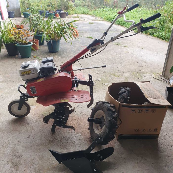 Moto enchada como nova