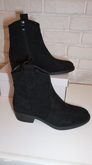 Zamszowe kowbojki damskie kolor czarny rozmiar od 36 do 41