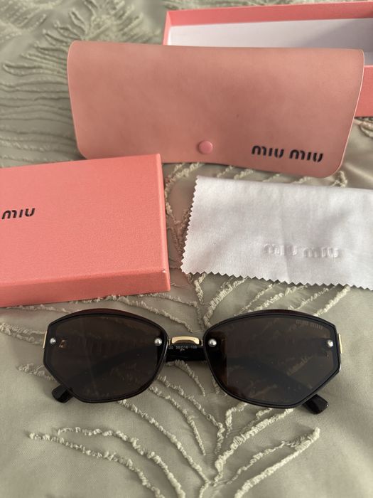 Oculos MiuMiu com acessórios