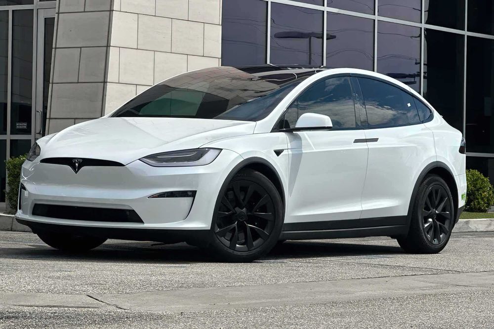 Tesla Model X      2022