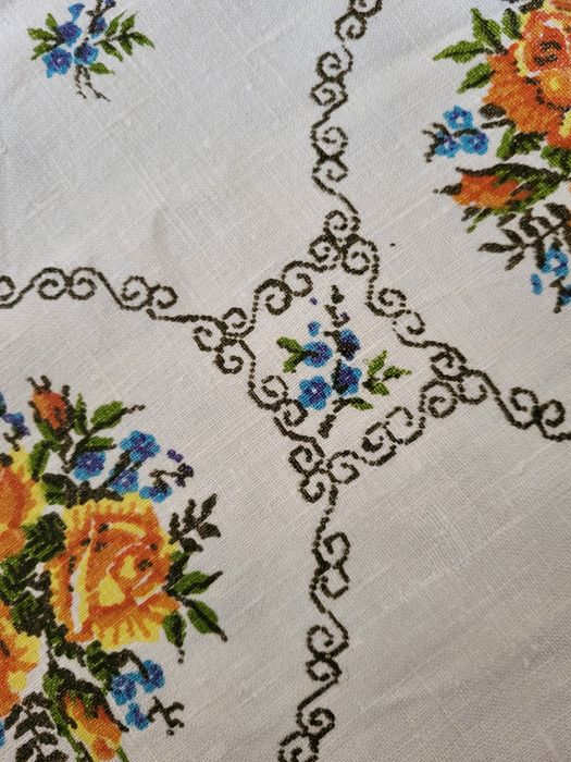 Duży obrus motyw kwiatowy