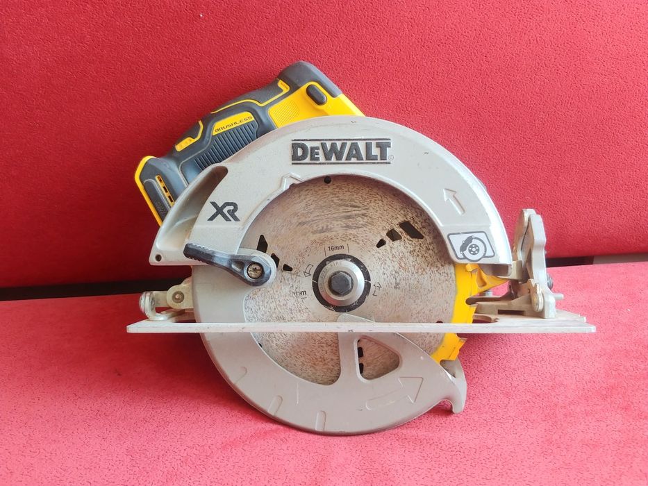 Piła twrczowa DeWalt dcs570