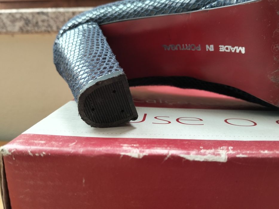 Sapatos fechados 35