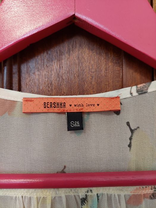 Blusa Bershka com borboletas