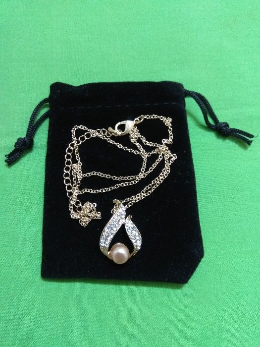 Подвеска-кулон "Жемчужина в стразах"