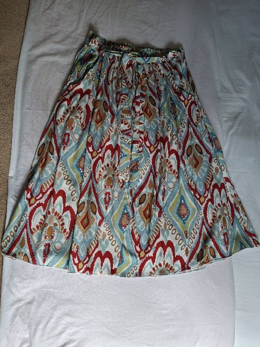 Saia midi fresquinha