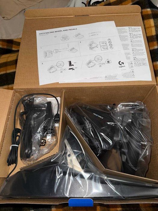 Volante Logitech G923 Racing Wheel + Pedais – Simulação de Corrida