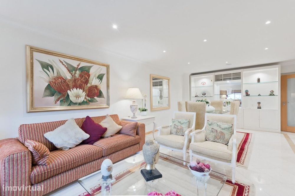 Apartamento T2 com jardim, Cascais