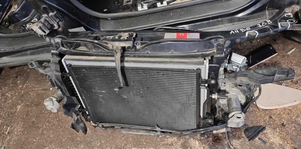 pas przedni Audi A4 B6 3.0 benzyna kompletny