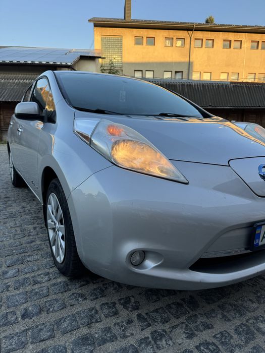 Автомобіль Nisan Leaf