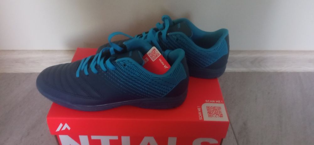 Buty chłopięce roz 38  ( nowe )